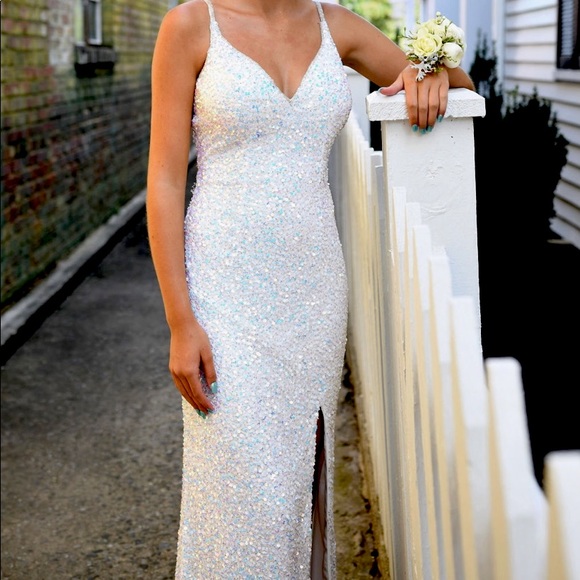 Prom dress - Picture 1 of 2